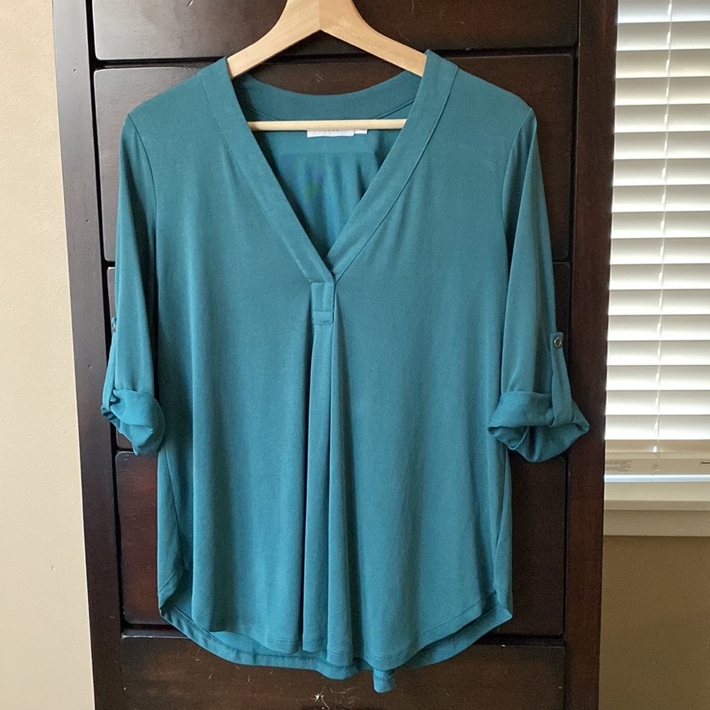 Lush V-Neck 3/4 length sleeve blouse